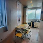 Spacious, Modern In New - Sleeps 6 *