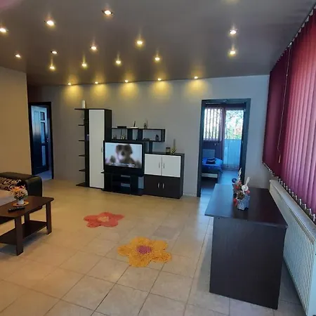 Spacious, Modern In New - Sleeps 6 *