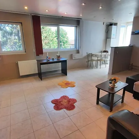 Apartment Spacious, Modern In New - Sleeps 6 *