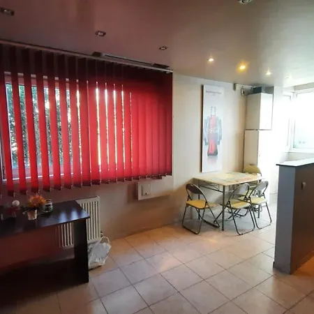 Spacious, Modern In New - Sleeps 6 Apartment *