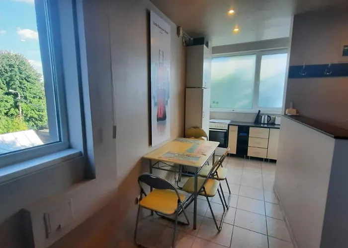 Spacious, Modern In New - Sleeps 6 *