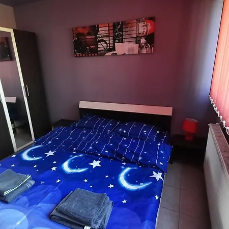 Spacious, Modern In New - Sleeps 6 Boekarest