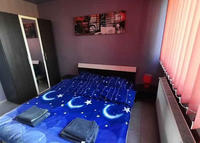 Spacious, Modern In New - Sleeps 6 Бухарест