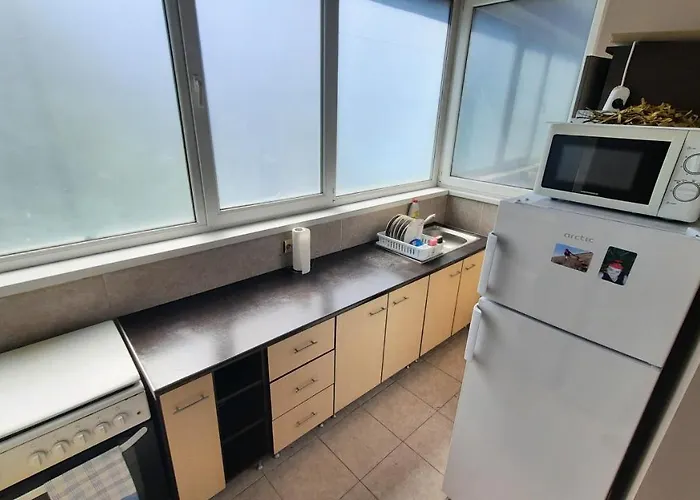 Spacious, Modern In New - Sleeps 6